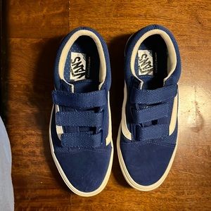 Blue Vans Comfy Cush Old Skool V sneakers. Size Kids 5.5.